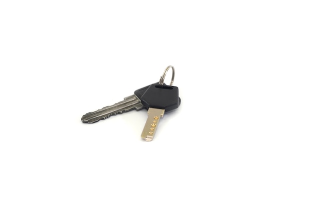 Фото Два ключа, изолированные на белом фоне. связка ключей.