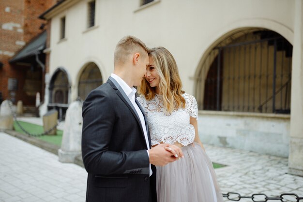 Two lovers walk along the city