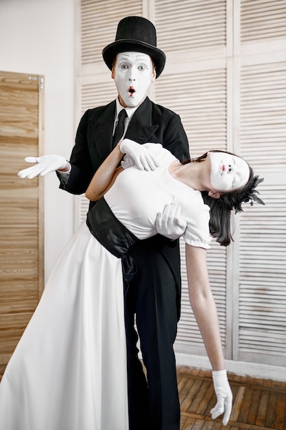 Two mime artists, parody, comedy performance