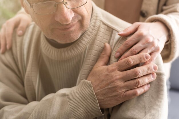 Photo two people holding hand together elderly man and support woman