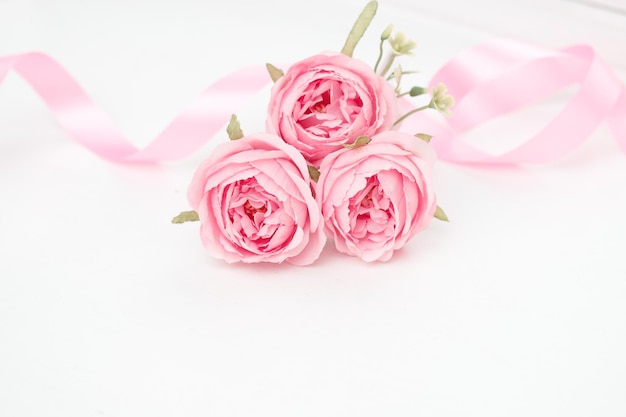 Photo two pink roses and ribbons isolated on white background valentines day