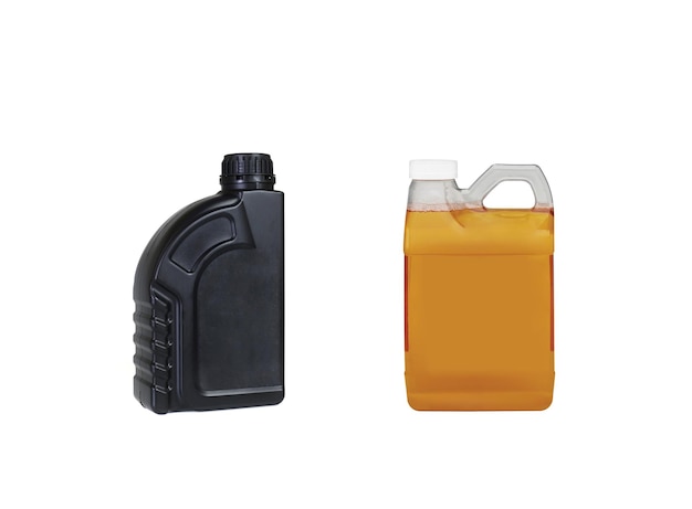 Две пластиковые бутылки моторного масла
