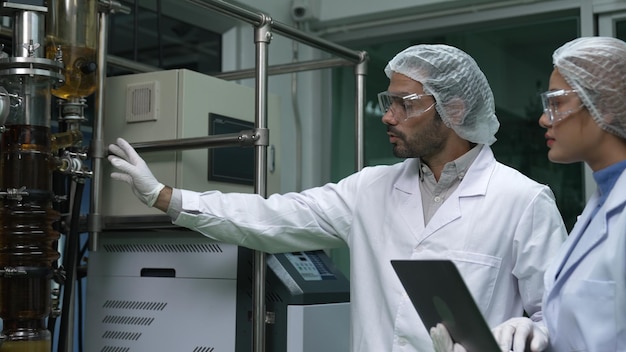 Photo two scientist in professional uniform working in laboratory for chemical and biomedical experiment