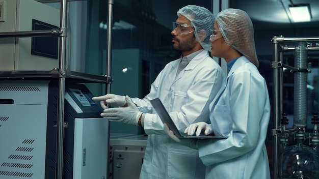 Photo two scientist in professional uniform working in laboratory for chemical and biomedical experiment