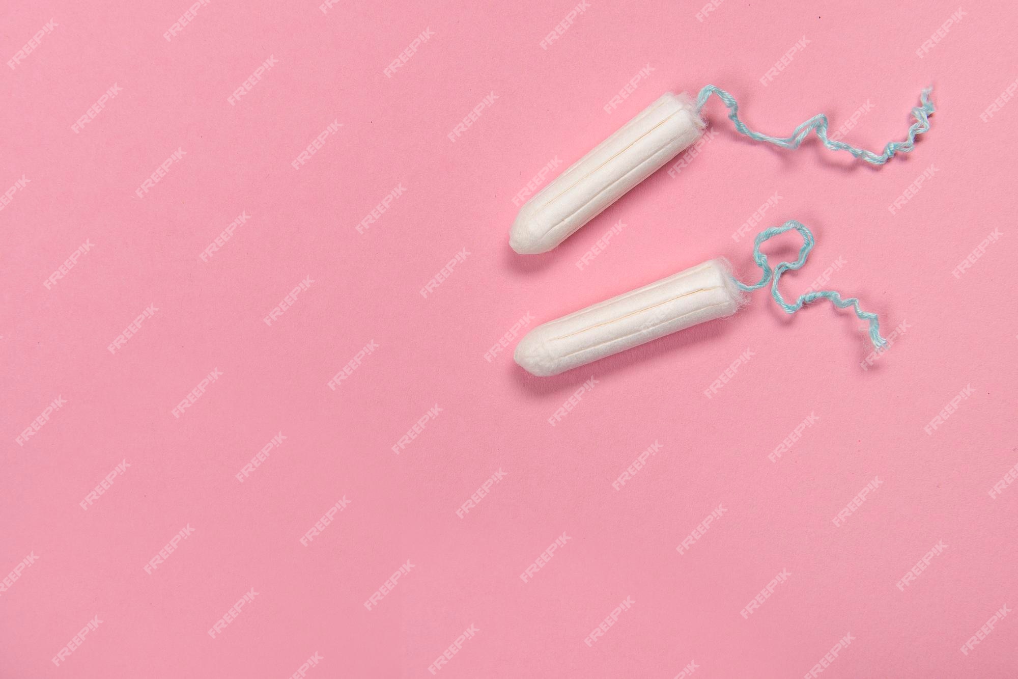 Lav en seng pris Fjernelse Premium Photo | Two tampons seen from a high angle view on a pink  background with space for copy