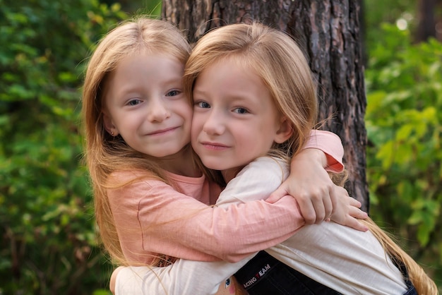 Photo two twin sisters together happy