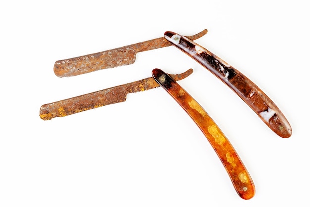 Photo two vintage rusty straight razors isolated on white background