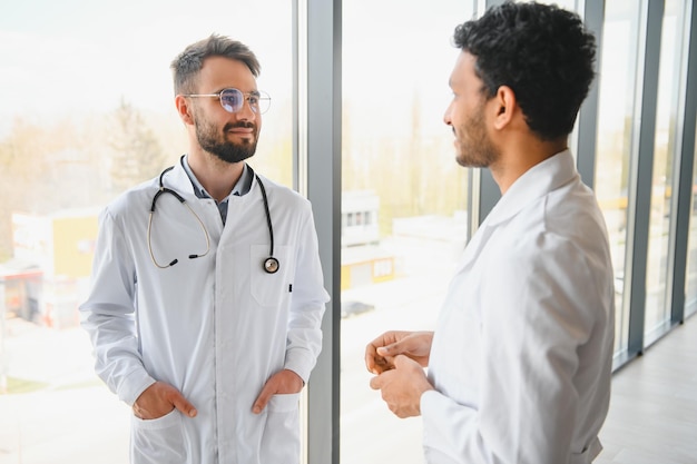 Photo two young male doctors in the clinic