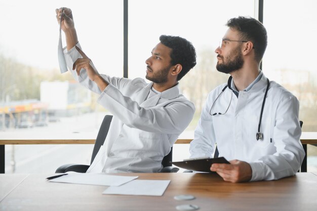 Photo two young male doctors in the clinic