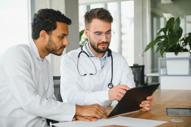 Photo two young male doctors in the clinic