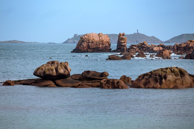 フランス北部の典型的なブルターニュの海岸