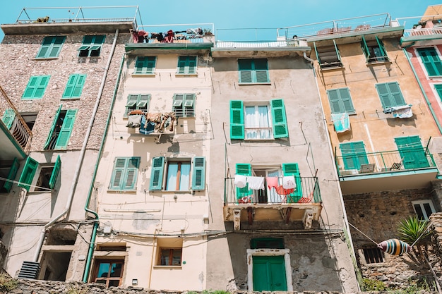 Case tipiche nella piccola città in liguria