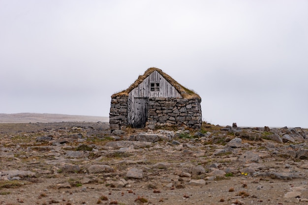 Photo typical icelandic houses made by stones and covered with grass.