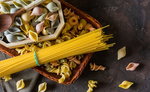 典型的なイタリアのconchiglieパスタ