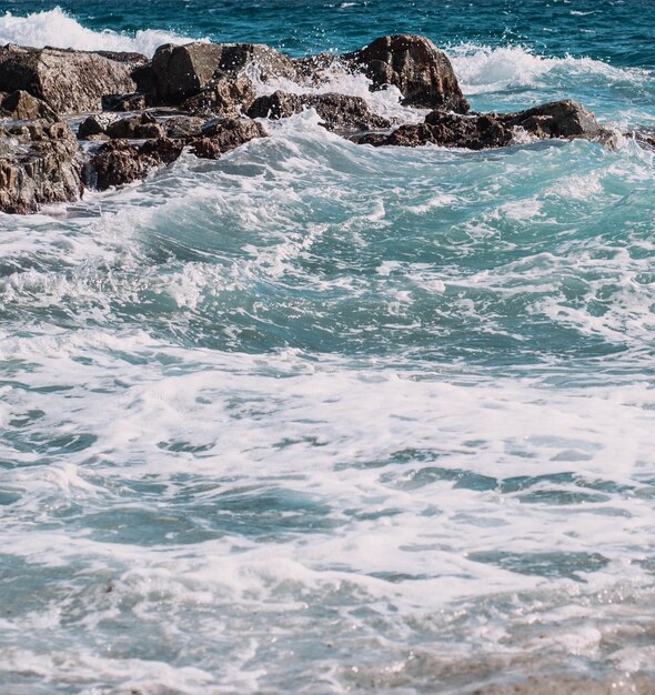 Tipica spiaggia mediterranea in una cittadina della costa brava