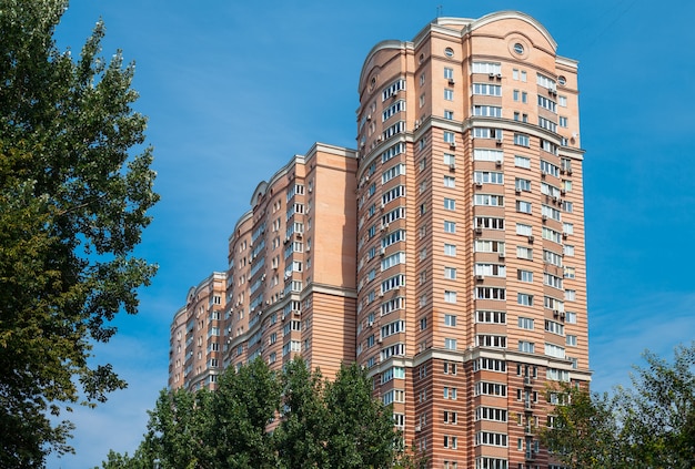 Photo typical modern residential building in kiev