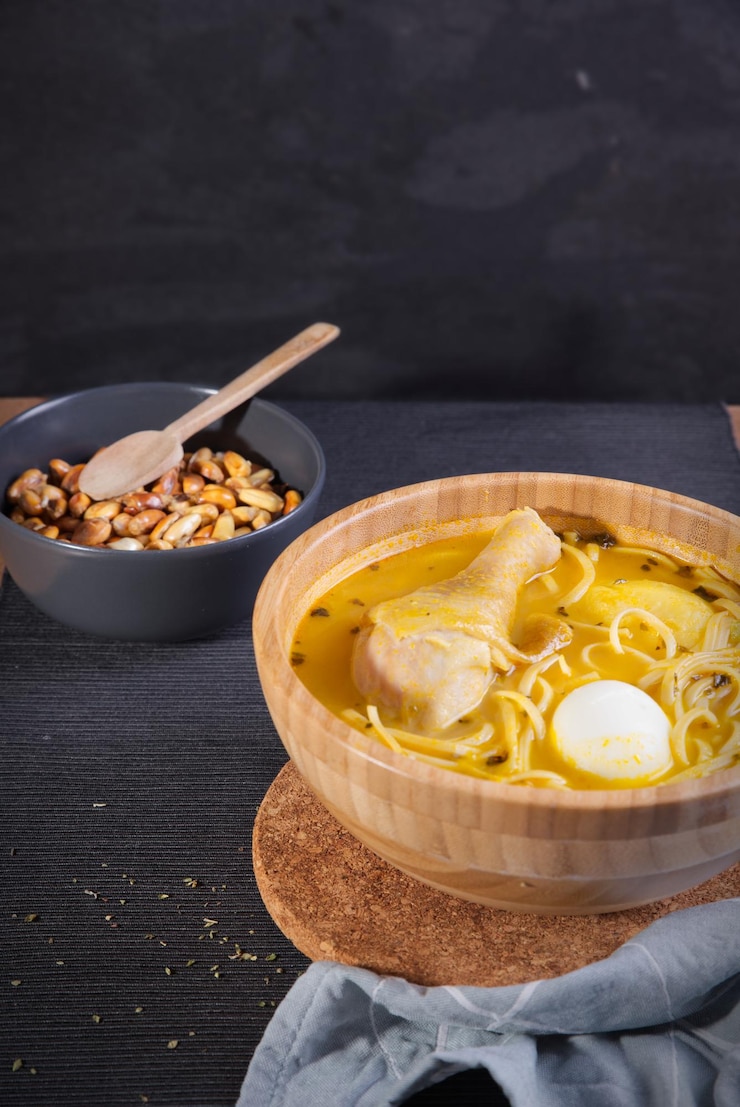 Photo 典型的秘魯菜,叫做雞湯,用和子放入木碗中