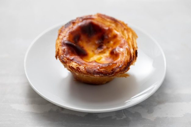 Tipica crostata portoghese di uova pastel de nata