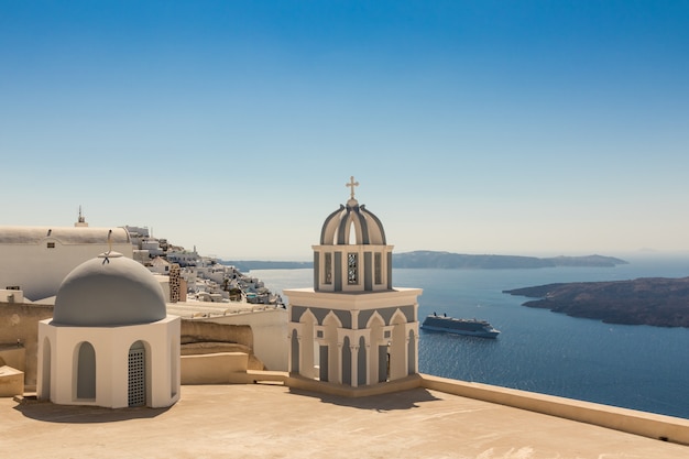 Photo typical santorini church in greece in the cyclades