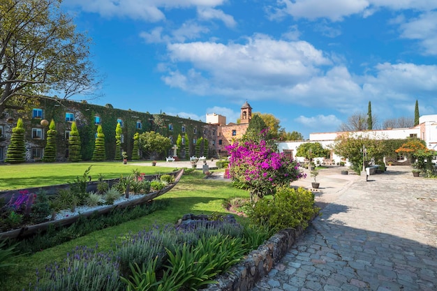 San Miguel de Allende Mexico의 전형적인 전통 멕시코 스타일 건축물