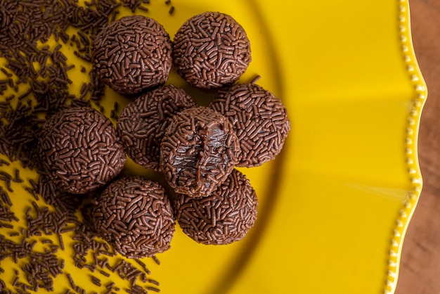 Typisch Braziliaans snoepje genaamd brigadeiro.