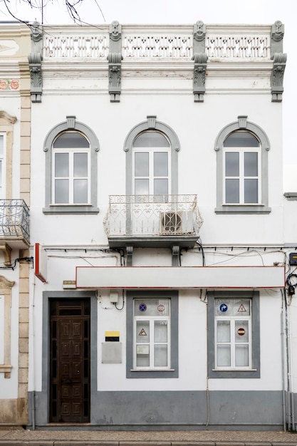 Typische architectuur van rustieke gebouwen in de Algarve