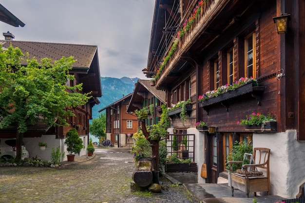 Typische gevels in de stad Brienz in het kanton Bern, Zwitserland