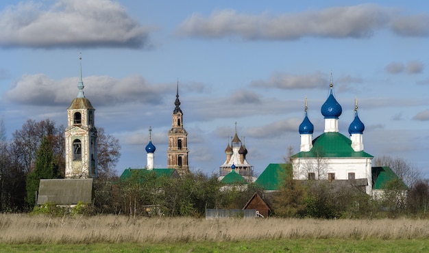 Typische kerken in de regio van Yaroslavl, Rusland