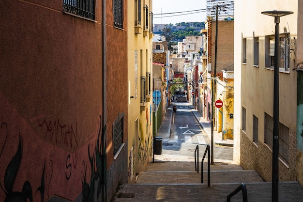 Typische straat van de historische en culturele stad Alicante