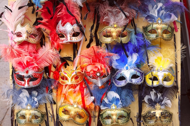 Typische vintage Venetiaanse maskers Venetië Italië