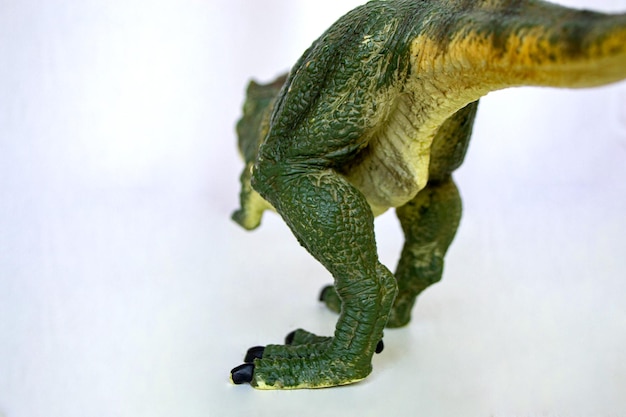 클리핑 패스와 함께 흰색 배경에 고립 된 티라노사우루스 공룡 장난감. 고품질 사진