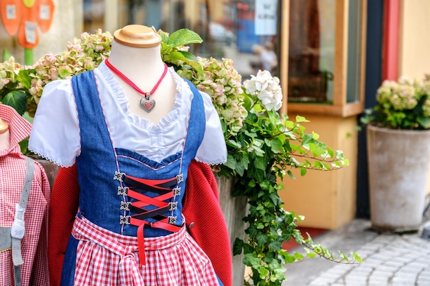 写真 ティロルの伝統的な服装