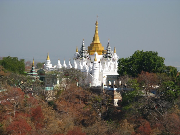 U Min Thonze-grot op de Sagaing-heuvel Myanmar