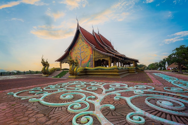 Ubon Ratchathani Geweldige tempel Sirindhorn Wararam Phuproud in de provincie Ubon Ratchathani