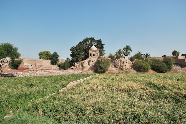 Uch Sharif 폐허 of 수세기 오래된 영묘 닫기 Bahawalpur 파키스탄