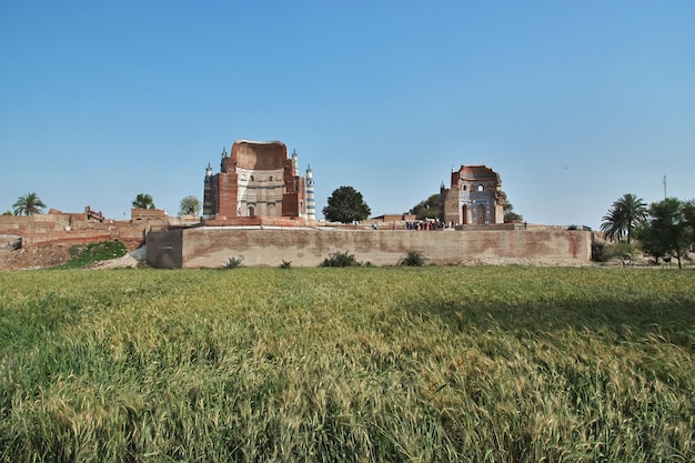 Uch Sharif 폐허 of 수세기 오래된 영묘 닫기 Bahawalpur 파키스탄