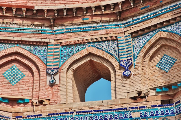 Uch sharif rovine di mausolei secolari chiudono bahawalpur pakistan