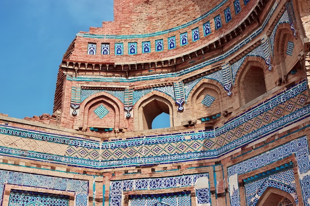 Uch Sharif 폐허 of 수세기 오래된 영묘 닫기 Bahawalpur 파키스탄