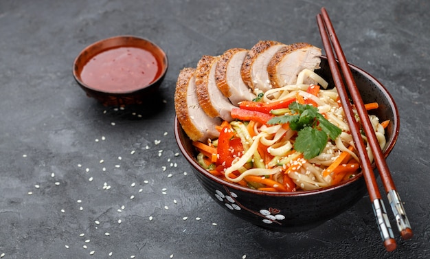 Udon noodles with vegetables 