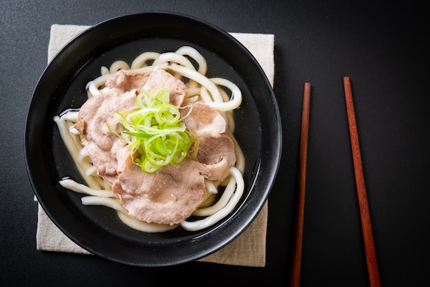 udon ramen noodle met varkensvlees (Shio Ramen)