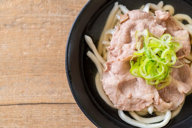 udon ramen noodle met varkensvlees (Shio Ramen)