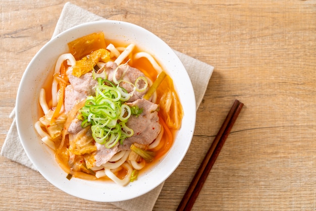 豚肉とキムチのうどんラーメン