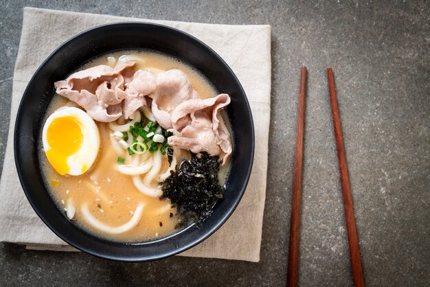 写真 うどんラーメンと豚汁