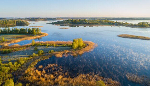 Uiterwaarden van de rivier de Prypiac tijdens de overloop in het voorjaar
