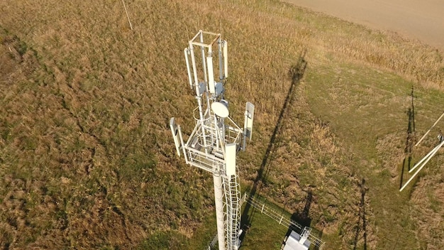 Foto uitrusting voor het doorgeven van cellulaire en mobiele signalen cellulaire toren