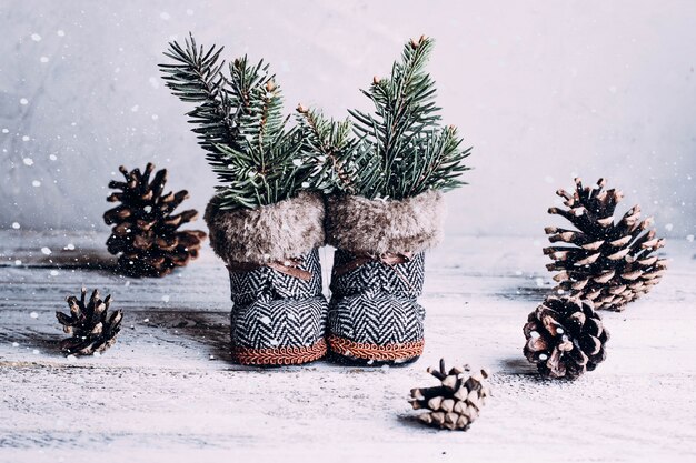 Uitstekende Kerstmissamenstelling op houten achtergrond. Vrije plek voor tekst, kopie ruimte