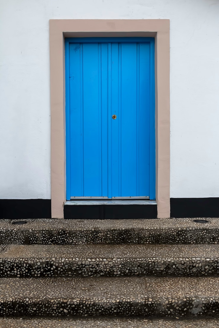 Foto uitstekende oude blauwe deur.