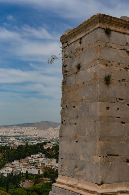Uitzicht op Athene vanaf de Akropolis Oude ruïnes op de voorgrond