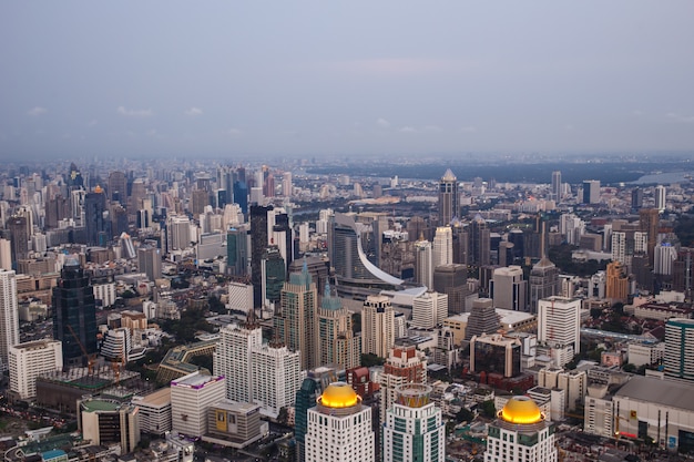 Uitzicht op Bangkok in het Baiyoke Sky Hotel