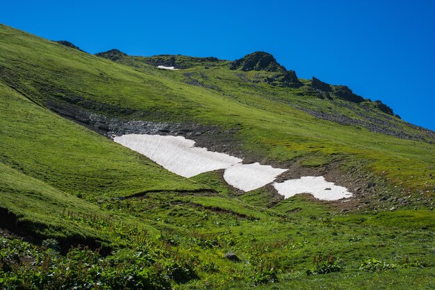 Uitzicht op bergen in de hooglanden van Artvin in Turkije